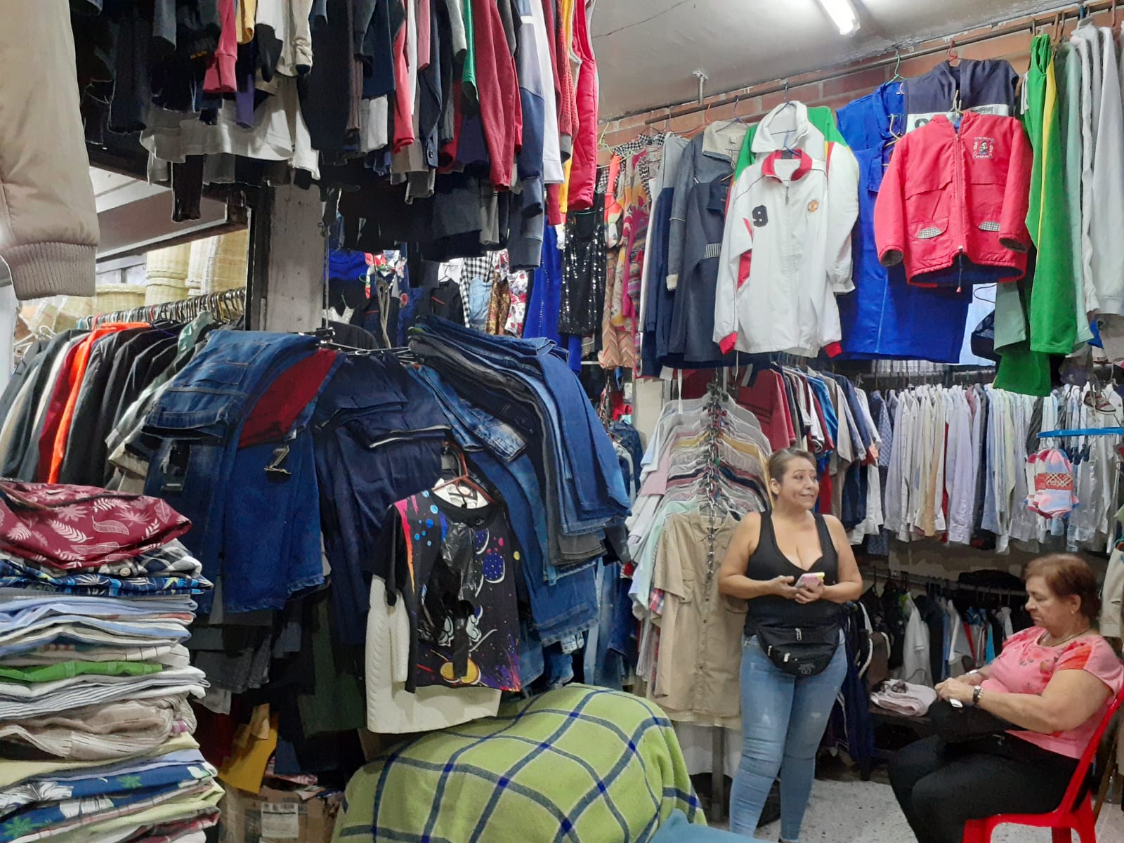 La ropa de segunda mano toma fuerza en el mercado de Bucaramanga