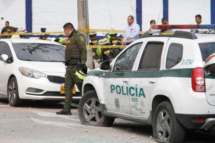 La Policía Metropolitana de Bucaramanga entregó detalles de la captura de tres miembros de las milicias urbanas del Eln que son señalados del atentado, el pasado 5 de julio, contra la Estación Norte en la que nueve policías resultaron heridos.
